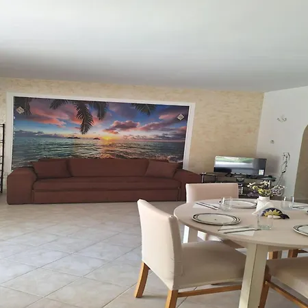 Apartment Charming Kalecik With Shared Pool And Free Parking *